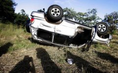 津巴布韦总理遭遇车祸受伤 其夫人遇难